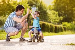 Cùng chơi với trẻ những năm đầu đời