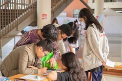 Ngày hội khám phá thế giới khoa học muôn màu