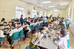 Phú Thọ: Đảm bảo an toàn bữa ăn cho học sinh bán trú