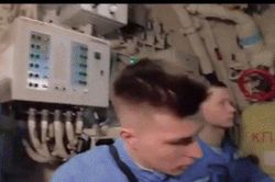 Thủy thủ tàu ngầm 'hố đen đại dương' của Nga nhấn nút phóng tên lửa hành trình Kalibr