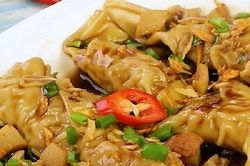 Món ngon cuối tuần: Cách làm sủi cảo trộn khô ngon đậm đà