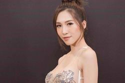 Emily khiến nhiều người 'dụi mắt' vì chiếc áo da mặc như không