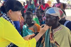 Bệnh viện dã chiến 2.4 tổ chức nhiều hoạt động ý nghĩa cho phụ nữ Nam Sudan nhân 8/3
