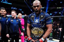 Giành đai hạng nặng UFC, Jon Jones khẳng định vị thế của võ sĩ MMA vĩ đại nhất lịch sử