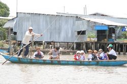 Bài toán đầu tư trường lớp ở điểm lẻ