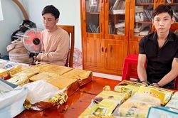 Phát hiện công an, hai thanh niên đi ô tô ném 18kg ma túy xuống đường