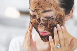 Mặt nạ tẩy da chết cho da trong mùa hè