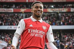 Arsenal ngược dòng thắng siêu kịch tính