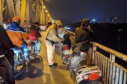Nam thanh niên nhảy cầu Chương Dương tự tử