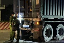 Xe máy tông đuôi container trên đường Mỹ Phước Tân Vạn, 1 thanh niên tử nạn