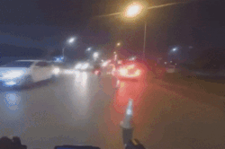 Xe máy 'kẹp 3' lao thẳng vào chốt đo nồng độ cồn, 2 CSGT bị thương