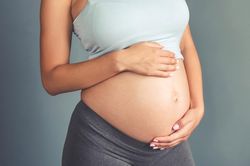Mẹ mắc bệnh lây qua đường dục có lây truyền cho thai nhi?