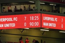 Thua thảm 0-7 trước Liverpool, MU tự lập nên những cột mốc lịch sử đáng quên