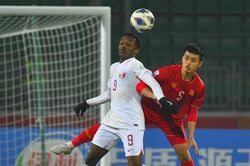 U20 Việt Nam: Đừng khen cho nó 'chết'!