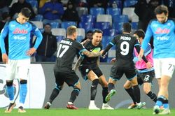Napoli thất thủ trên sân nhà: Quyền được thua trận