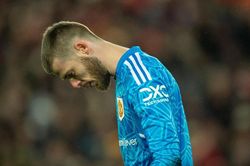 Tin bóng đá MU 6/3: Sao MU đồng loạt xin lỗi sau trận thua Liverpool, săn tuyển thủ Ý thay Maguire