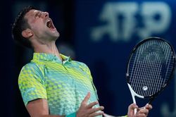 Djokovic vẫn có thể bị đánh bại, không dễ trở thành GOAT