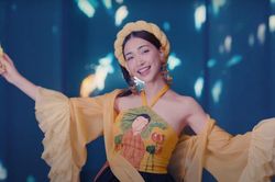 Hòa Minzy đưa chèo vào MV, không sợ so sánh với Hoàng Thùy Linh