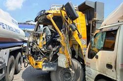 Tai nạn liên hoàn giữa 5 ô tô tải, QL 1A qua Quảng Nam ách tắc hoàn toàn