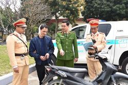 Truy đuổi đối tượng cướp xe máy của nữ sinh