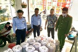 Phát hiện hơn 500 lít rượu màu thủ công không rõ nguồn gốc