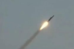 Iran tiết lộ tên lửa siêu thanh tầm xa mới có tầm bắn 1.650km