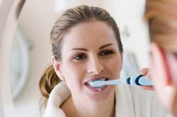 Uống 1 cốc nước trước hay sau khi đánh răng là tốt? Câu trả lời khiến nhiều người bất ngờ