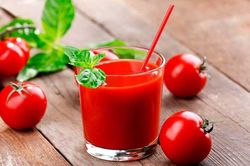 Mỗi ngày một cốc nước ép cà chua làm đẹp da, giữ dáng săn chắc, phòng bệnh ung thư