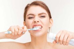 Sai lầm 'ai cũng mắc' khi đánh răng khiến hàm răng chẳng mấy mà hư hỏng