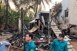 Cháy 2 căn nhà ở thị trấn An Phú, làm 1 người tử vong