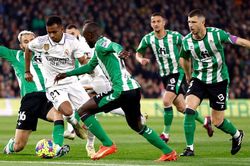 Ancelotti gỡ chiếc thòng lọng ở Real Madrid thế nào đây?