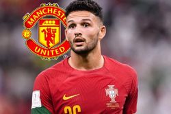MU theo đuổi Goncalo Ramos, Erik ten Hag buồn De Jong