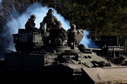 Nga nói kiểm soát một nửa Bakhmut, Ukraine đẩy lùi các cuộc tập kích ở Donetsk