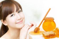 3 loại mặt nạ từ mật ong làm sạch mụn trứng cá, chữa lành sẹo và làm đều màu da