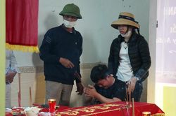 Chồng đi làm ăn xa, ngã quỵ khi hay tin 3 mẹ con ở quê nhà tử vong sau tai nạn giao thông