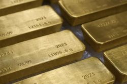 Vàng tụt giá trong lúc chờ phát biểu của ông Powell