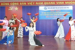 Hội Liên hiệp Phụ nữ huyện Châu Phú họp mặt nhân dịp 8/3