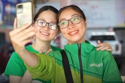 Grab tặng quà bất ngờ cho đối tác nữ dịp 8/3