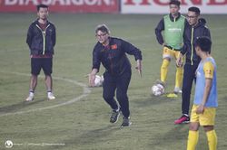 Philippe Troussier và phong cách huấn luyện... đá đơn giản thôi!