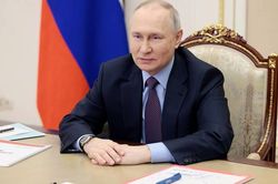 Hành động của Tổng thống Nga Putin Ngày Quốc tế Phụ nữ 8/3