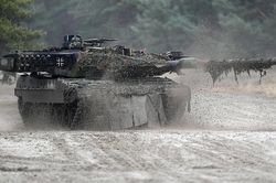 Ba Lan gửi thêm 10 xe tăng Leopard 2 tới Ukraine