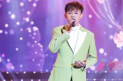 Hành động của Hồ Văn Cường dành cho khán giả sau khi hát xong: Thế này bảo sao không đông fan!