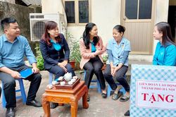 Trao yêu thương cho lao động nữ