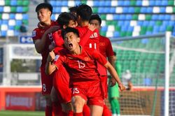 Sau thất bại nghiệt ngã của đội U20, bóng đá Việt Nam cần thêm chiến lược mạo hiểm của bầu Đức?