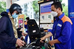 Doanh nghiệp nhà nước bị lỗ có nhà nước bù, doanh nghiệp bán lẻ xăng dầu lại 'gồng' lỗ