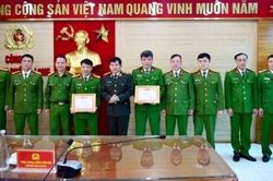 Thiếu tướng Đinh Văn Nơi thưởng nóng cho lực lượng phá án đốt máy xúc vì 'ông chủ mua để làm thay tổ bốc xếp'