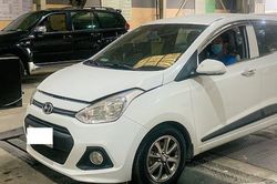 Dịch vụ xếp hàng đăng kiểm thuê tăng giá gấp đôi, chủ xe muốn mà không dám
