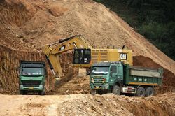 Cao tốc Bắc-Nam: Nguồn vật liệu thiếu, giá chênh lệch cao 'chót vót'