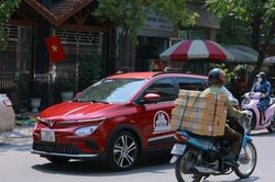 Hãng taxi của ông Phạm Nhật Vượng tuyển tài xế lương cao