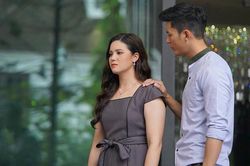 Giận tím mặt khi phát hiện mức lương thật của chồng